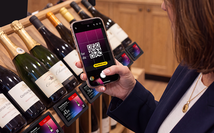 Shelftalker Woman Scanning QR Code ELS Card Rail